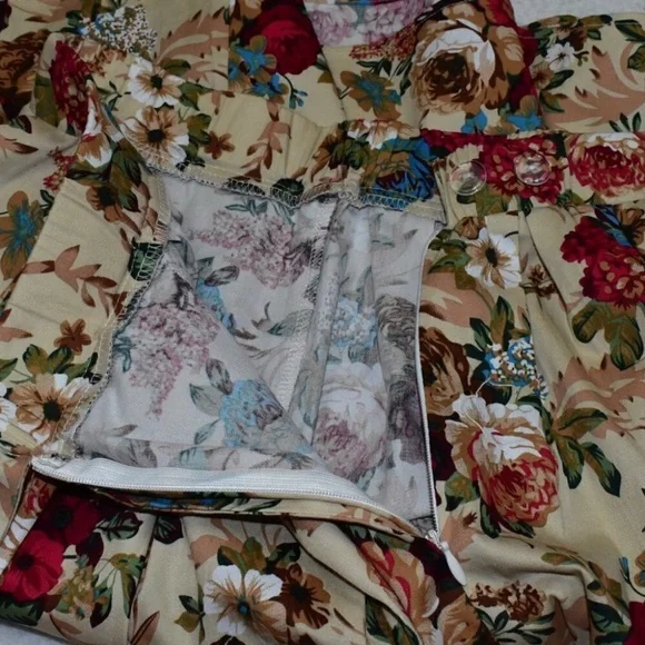 Taydey A Line Pleated Floral Skirt Size L - Picture 9 of 9